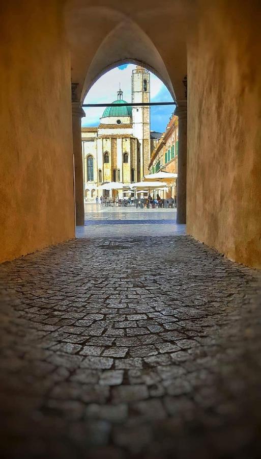 Dietro Piazza Ascoli Piceno Bagian luar foto