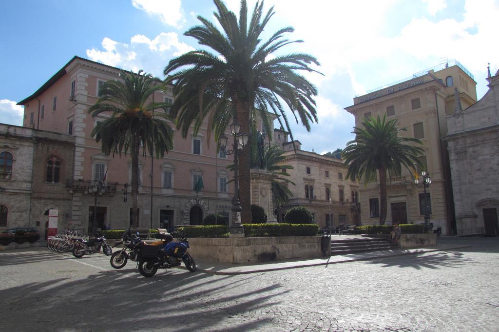Dietro Piazza Ascoli Piceno Bagian luar foto